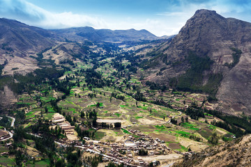 Fototapeta na wymiar village in a mountain valley