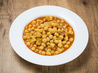 Callos con garbanzos