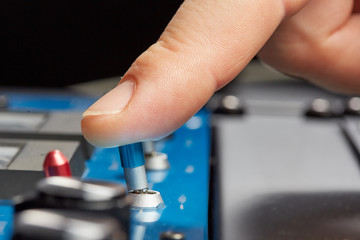 Finger on audio switch