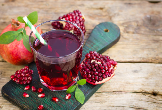 Fresh and healthy pomegranate juice