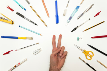Penne, matite e oggetti per lo studio