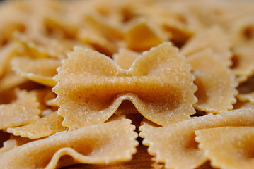 Farfalle di pasta integrale