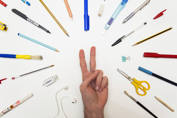 Penne, matite e oggetti per lo studio