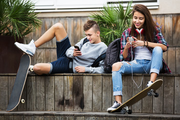 Teenagers with smarthphones