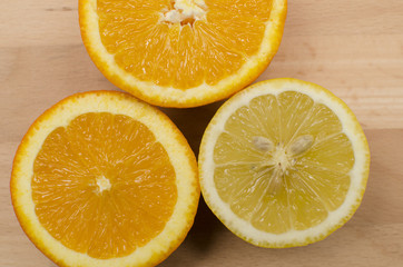 Fototapeta na wymiar Sliced oranges and lemons