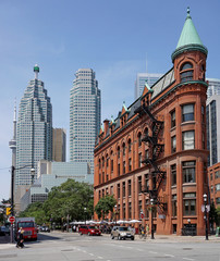 Fototapeta na wymiar Toronto financial district, framed behind a Victorian flatiron building