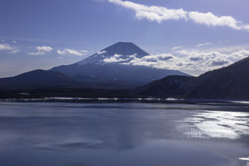 本栖湖より富士山