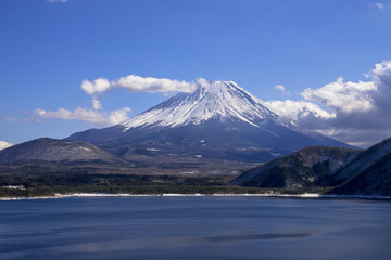 本栖湖より富士山