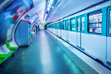 Metro station in Paris - obrazy, fototapety, plakaty