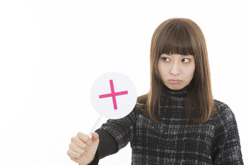 &times;を出す女性