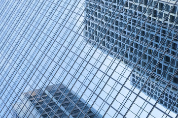 Obraz premium reflection of office building on modern architecture