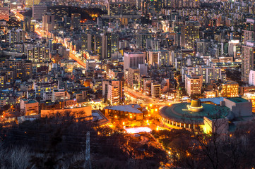 Fototapeta na wymiar View of downtown cityscape in Seoul, South Korea.
