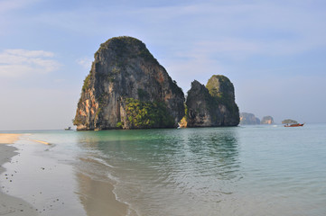 Fototapeta na wymiar tropical beach of Railay beach thailand