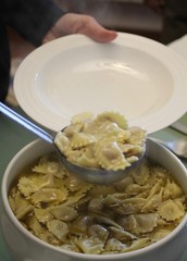 Anolini in brodo, primo piano