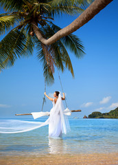 Fototapeta na wymiar island wedding bride