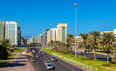 Naklejka premium Sultan Bin Zayed Pierwsza ulica w Abu Zabi