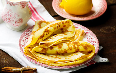  pancakes with pudding  and  caramel pears
