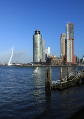 Fototapeta na wymiar Rotterdam, Blick von Katendrecht zur Skyline am Kop van Zuid