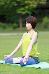 Fototapeta na wymiar Japanese woman doing meditation