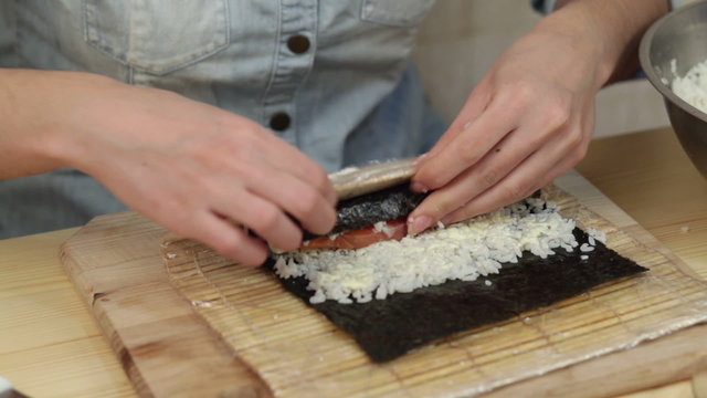 salmon roll salad nori mayonnaise