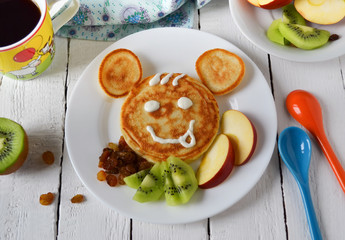 Bears face pancakes for breakfast