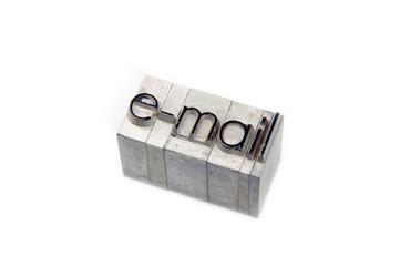 e-mail  / caracteres d'imprimerie en plomb 