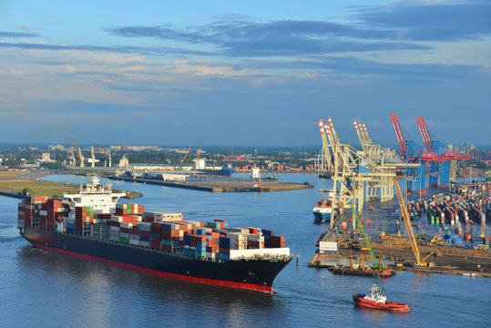 Hamburger Hafen, Containerschiff, Container, Schlepper, Vorhafen, Elbe, Hamburg