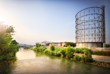 Fototapeta premium Roma, il Fiume tevere, il Gazometro e il Porto Fluviale