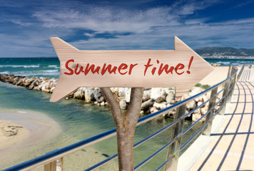 wooden sign indicating summer time