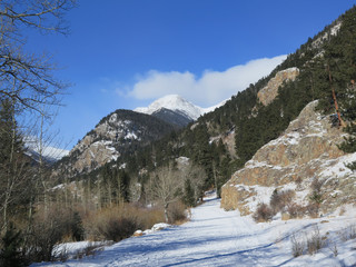 Fototapeta na wymiar Rocky Mountain National Park Winter road