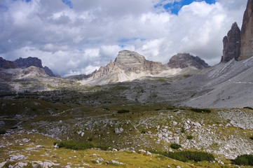 Fototapeta na wymiar Dreizinnenhütte - Tre Cime di Lavaredo Alpine club hut