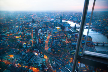 Fototapeta na wymiar LONDON, UK - JANUARY 27, 2015: panoramic view City of London at sunset