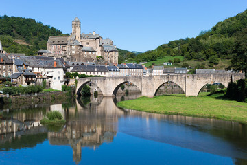 Fototapeta na wymiar Le château d'Estaing en Aveyron