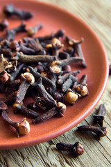Organic cloves (spices)