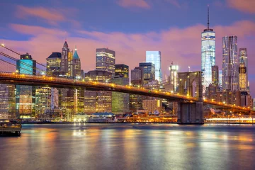 Tuinposter Manhattan wolkenkrabbers en Brooklyn Bridge - mooi zacht © Taiga