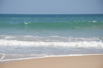 Fototapeta na wymiar Waves breaking near the shore at Tangalle, Sri Lanka