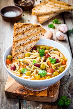 Minestrone soup with whole grain toasts
