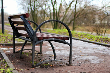 Fototapeta na wymiar bench in the city spring