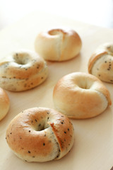 手作り　黒ごまベーグルとプレーンベーグル