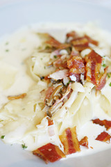 fettucine white sauce with bacon and mushroom