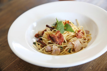 Spaghetti with dried chilli and bacon