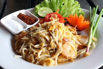 Thai noodle (padthai) with shrimp