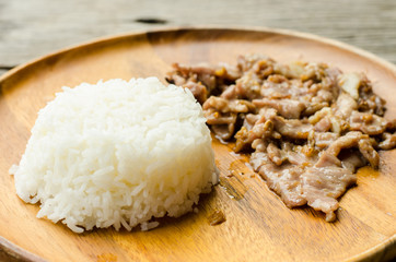 garlic pork with steam rice