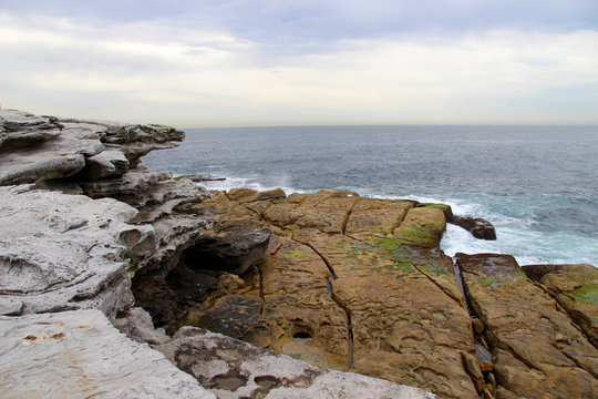 Bondi Beach, Sydney, Australien, Felsenküste, aufgenommen 2015