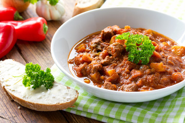Delikate Gulaschsuppe