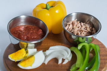 Tabla de ingredientes para comida saludable.