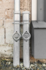 Neue Fallrohre - Regenrohre - aus verzinktem Metall