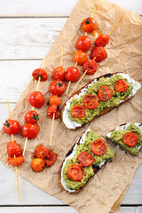 Sandwich with white cheese pesto and roasted tomatoes
