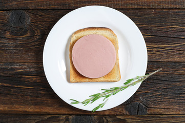 Toasted bread with sausage