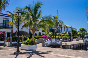Fototapeta premium Hafenpromenade in Mogán